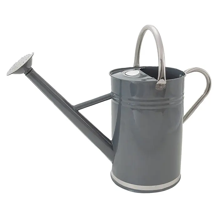 Kent & Stowe Gießkanne - Steingrau, 9 l - Graue Gießkanne mit silberfarbenem Griff und Ausgießer, perfekt für die Gartenarbeit und Pflanzenpflege.
