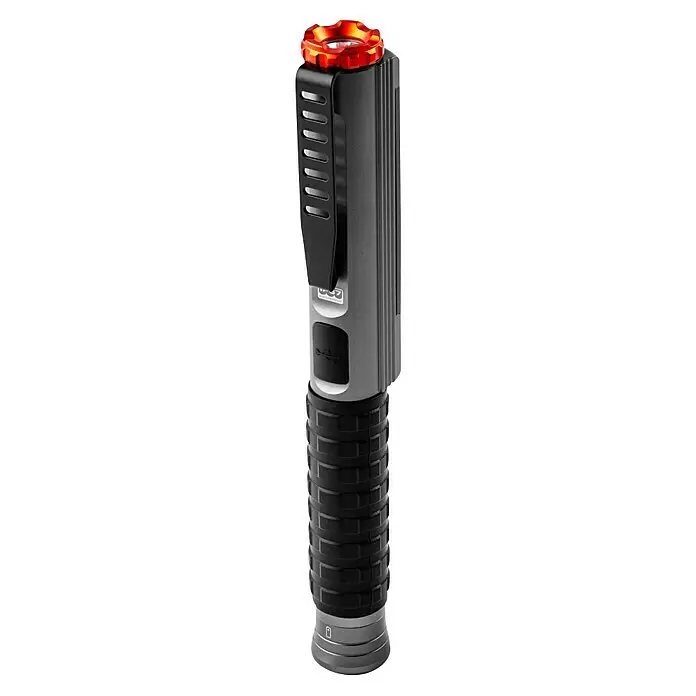 Nebo Tools Linterna Big Larry Pro+ - IPX7 - Linterna táctica gris con cabeza moleteada naranja, agarre negro texturizado, puerto de carga USB integrado y clip de bolsillo duradero.
