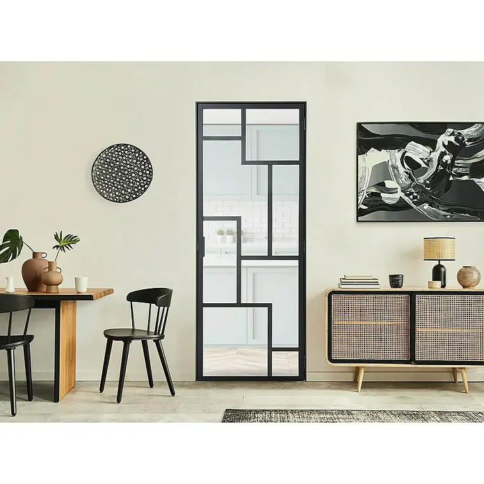 Kit atelier Drehtür Loft Architekt - 880 x 2.005 mm, Rechts, Einscheibensicherheitsglas (ESG) - Modernes Raumdesign mit einer eleganten schwarzen Tür, die durch ihr geometrisches Glasdesign besticht.