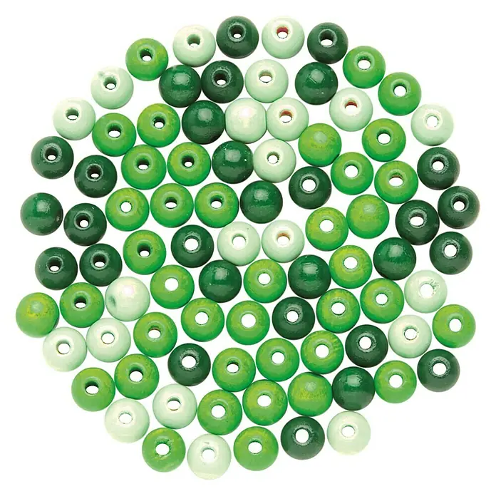 Glorex Holzperlen - Grün, Durchmesser: 12 mm, 28 Stk. - Nahaufnahme von runden, grünen Holzperlen mit Loch in verschiedenen Grüntönen, die in einem Kreis angeordnet sind.