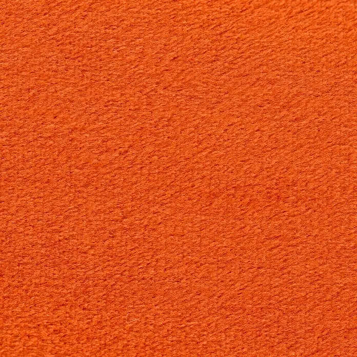 Kissen Finja - Potters Clay, 45 x 45 cm, 100 % Polyester - Nahaufnahme eines orangefarbenen Fleece-Stoffs, der sich ideal für kuschelige Projekte oder als warmer Hintergrund eignet.