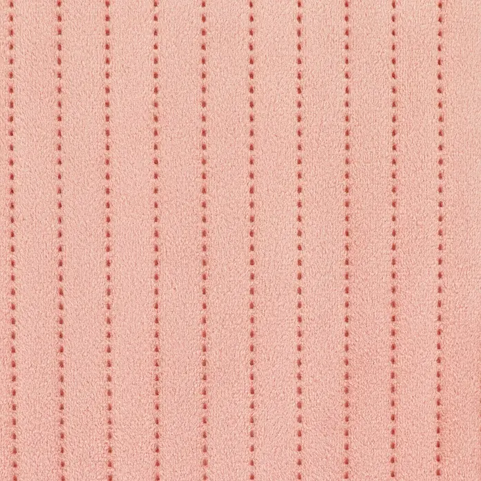 Kissen Dieter - Muted Clay, 40 x 40 cm, 100 % Polyester - Nahaufnahme eines korallenroten Stoffes mit vertikalen Punktlinien, die eine weiche und strukturierte Textur betonen.