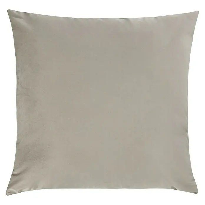 Kissen FinjaPumice Stone, 60 x 60 cm, 100 % Polyester - Nahaufnahme eines quadratischen, hellgrauen Samtkissens vor einem schwarzen Hintergrund. Das Kissen hat eine weiche Textur.