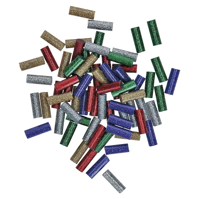Bosch Gluey Klebepatronen Glitzer - 70 Stk., Durchmesser Klebepatrone: 7 mm, Glitzernd - Eine Häufung von bunten, glitzernden Strohhalmen in verschiedenen Farben wie Silber, Gold, Rot, Grün und Blau auf schwarzem Hintergrund.