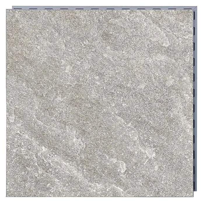 Terrassenfliese Click and Go Griechisch Quarzit - 60 x 60 cm, Grau, Matt - Nahaufnahme einer einzelnen, grauen Natursteinfliese mit strukturierter Oberfläche und hellgrauem Rand.