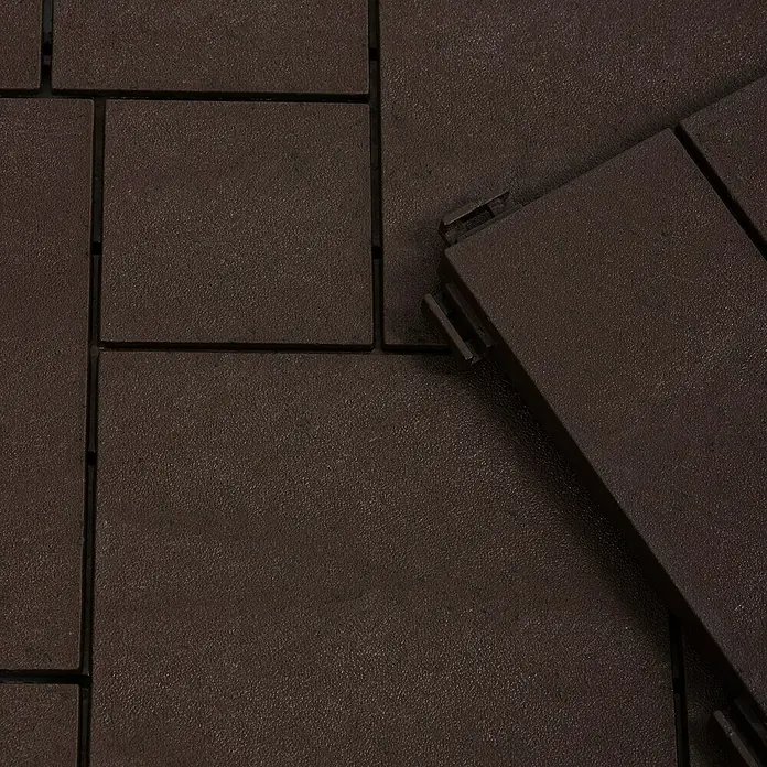 Klickfliese Mosaik - Kunststoff, 30 x 30 x 1,5 cm, Mocha, 6 Stk. - Nahaufnahme der braunen Terrassenfliesen aus Kunststoff. Die Fliesen sind quadratisch und lassen sich einfach zusammenklicken.