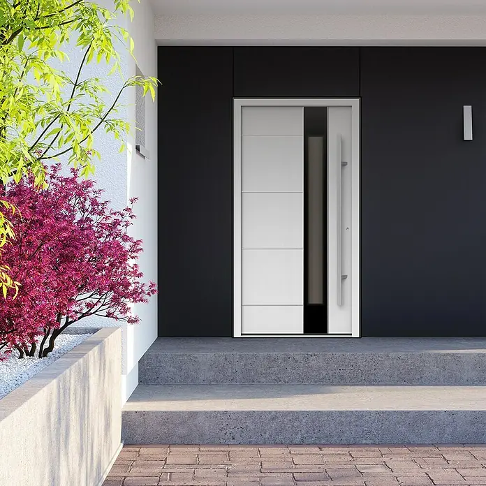 Gerda Haustür Thermo Prime 75 Linz - 100 x 210 cm, DIN Anschlag: Rechts, Weiß, Details in Edelstahl - Elegante moderne Haustür mit seitlichem Fenster. Der weiße Türrahmen und die Türblätter harmonieren mit dem dunklen Hintergrund der Hausfassade.