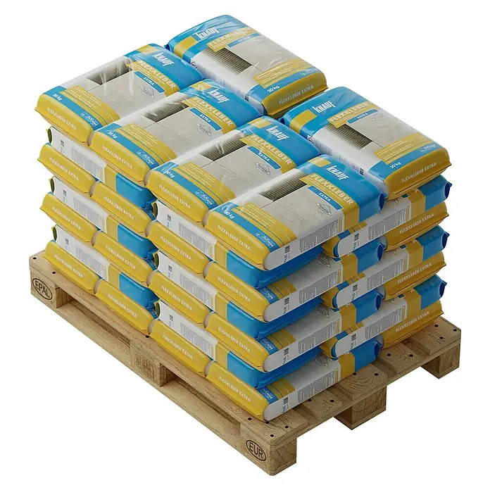 Knauf Flexkleber Extra - 20 kg - Eine Palette mit gestapelten Säcken von Knauf Flexkleber Extra, einem flexiblen Fliesenkleber für verschiedene Anwendungen.