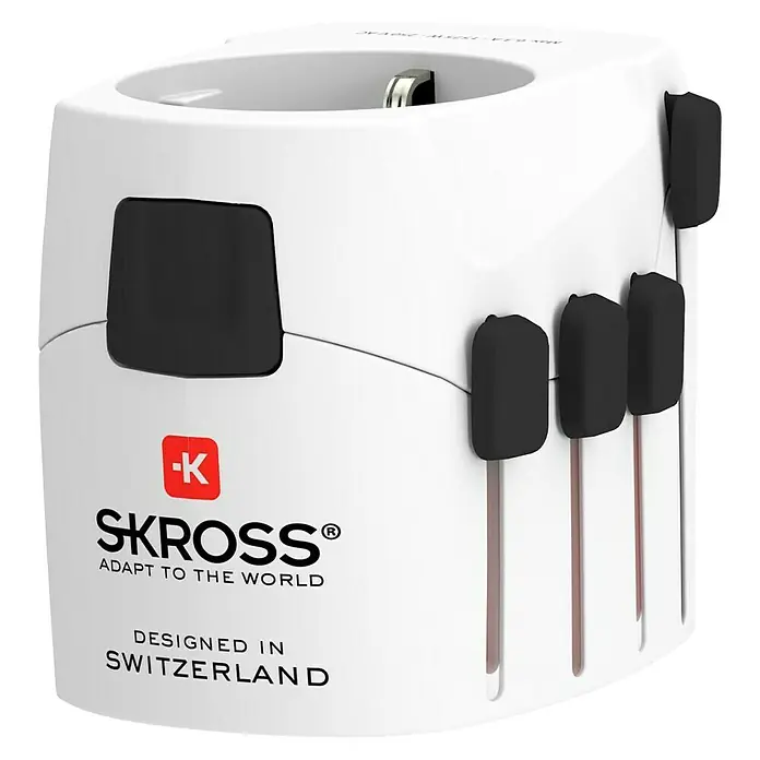 Skross Reiseadapter PRO Europe to World - Weiß - Nahaufnahme eines weißen SKROSS-Reiseadapters mit schwarzen Schiebern zur Anpassung an verschiedene Steckdosentypen.