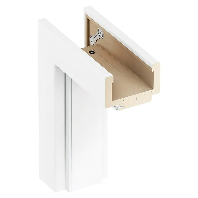 Invado Türzarge ORS1 - 735 x 1.985 mm, Wandstärke: 185 mm, DIN Anschlag: Links, Verkehrsweiß matt - Detailaufnahme eines weißen Türrahmens mit Blick auf die Holzkonstruktion und Beschläge, die die Stabilität und Funktionalität gewährleisten.