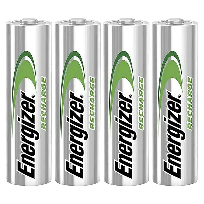Energizer Akku-Batterien Micro AAA - 1,2 V - Vier Energizer Recharge AA-Akkus in einer Reihe. Die Batterien sind silberfarben mit grünem Akzent und schwarzer Schrift.