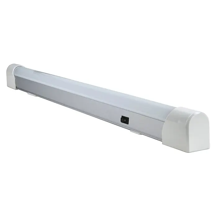 E2 elektro LED-Lichtleiste Base Switch - L x B x H: 600 x 30 x 42 mm, Lichtfarbe: Neutralweiß, 1 Stk., 10 W - Nahaufnahme einer weißen LED-Leuchte mit Ein-/Ausschalter und abgerundeten Endkappen auf schwarzem Hintergrund.