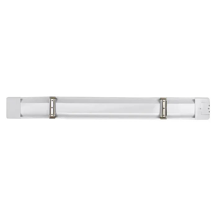 E2 elektro LED-Lichtleiste Flat - 10 W, L x B x H: 585 x 75 x 25 mm, Lichtfarbe: Neutralweiß, 1 Stk. - Eine weiße Lichtleiste mit zwei silbernen Befestigungsklammern. Die Leuchte ist schlicht und funktional.
