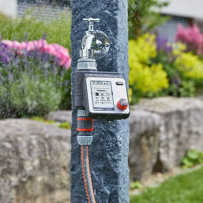 Gardena Bewässerungscomputer Master - Bewässerungsdauer: 1 s - 99 min - Gardena Bewässerungssteuerung zur automatischen Gartenbewässerung. Zu sehen sind die Einstellungen auf dem Display und die Bedienung am Drehknopf.