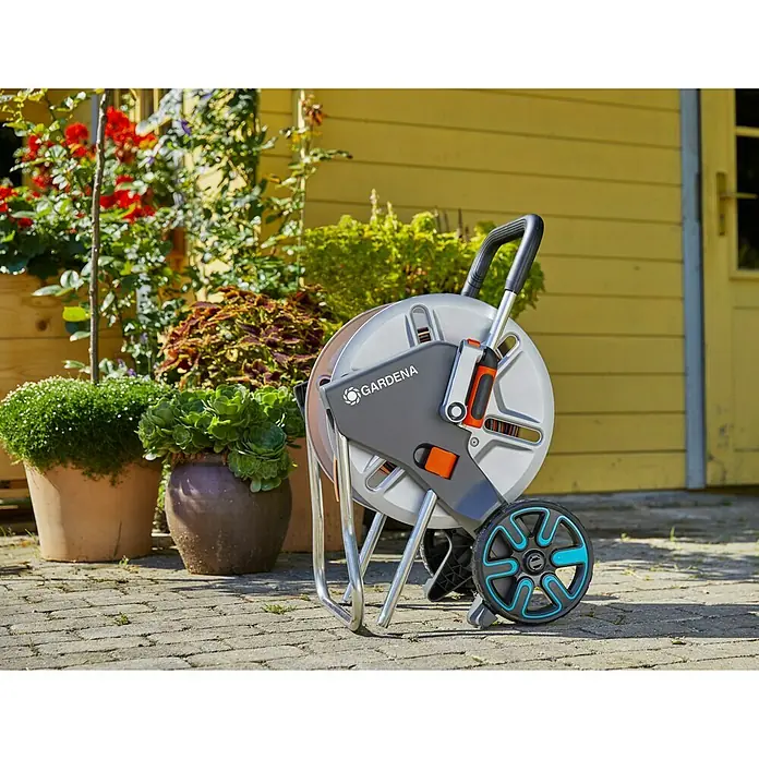 Gardena Kit carro portamangueras AquaRoll M - Metal, Longitud del tubo: 30 m - Carro portamangueras GARDENA con ruedas para fácil transporte y almacenamiento de mangueras de jardín. Práctico y robusto.