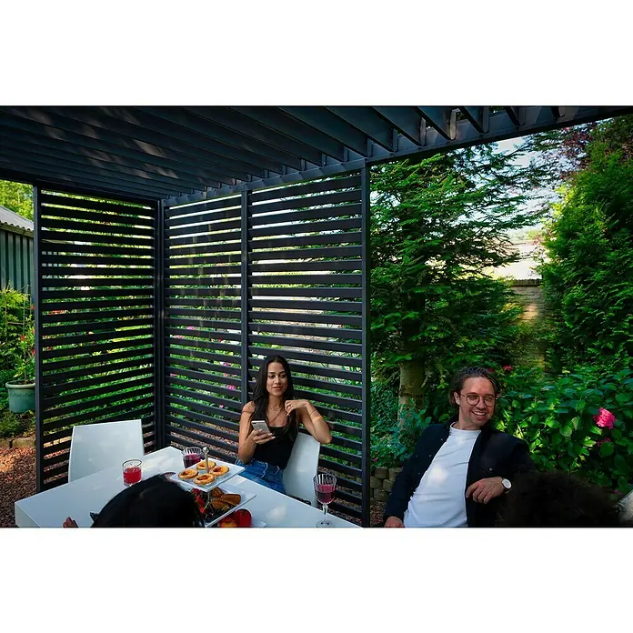Sorara Pavillon-Seitenwand aus Lamellen - B x H: 93 x 240 cm, Anthrazit, Für kurze Seite des Sunfun Lamellenpavillon Korfu - Diese Aufnahme zeigt eine stilvolle Pergola mit Lamellenwänden, die einen modernen Außenbereich zum Entspannen und Genießen schafft.
