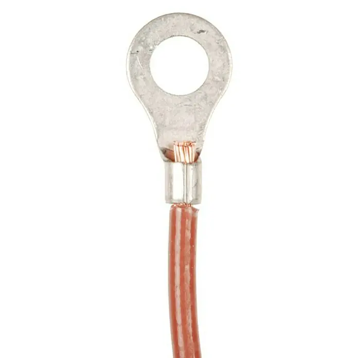 Voltomat Ring-Kabelschuhe - 4 Stk., Silber - Nahaufnahme eines Kabelschuhs mit Ringöse, der an einem braunen Kabel befestigt ist. Ideal für sichere elektrische Verbindungen.