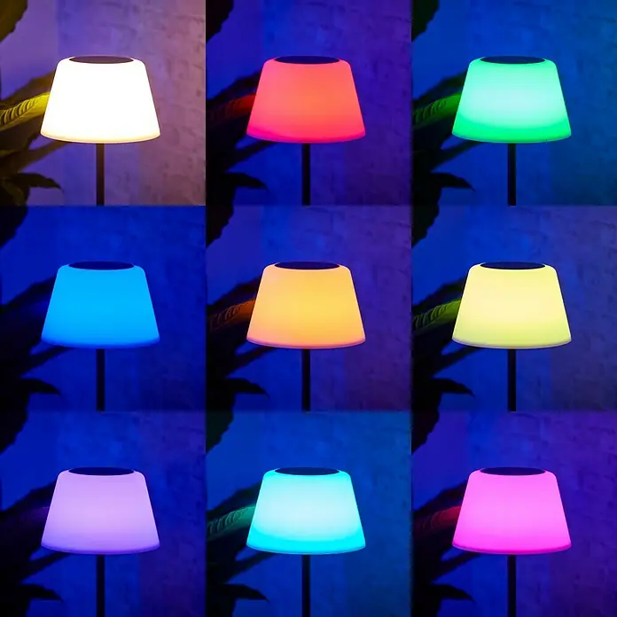BAUHAUS Solar-Stehleuchte - 5,8 W, L x B x H: 27,5 x 27,5 x 105,5 cm, Schwarz/Weiß, IP44 - Farbiges Bild von neun kleinen, stilvollen Lampen, die in verschiedenen Farben beleuchtet sind und eine gemütliche Atmosphäre schaffen.