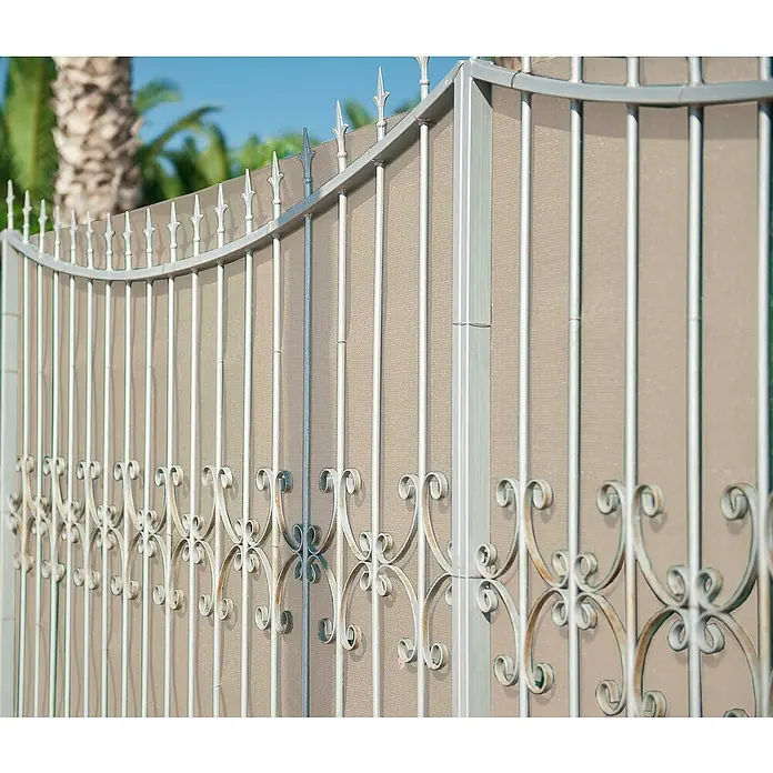 Faura Malla de ocultación 120 - 10 x 1,5 m, Beige - Primer plano de una valla metálica decorativa con pantalla de privacidad, ideal para la intimidad y el diseño de jardines.