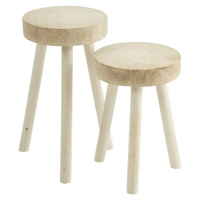 Hocker Paulownia - Ø x H: 29 x 45 cm, Weiß, Holz - Zwei Holzhocker mit runden Sitzen und hellen Beinen vor schwarzem Hintergrund.