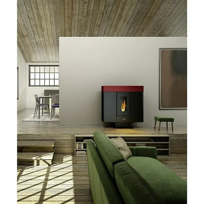 FreePoint Pelletofen Moon Airtight3 kW - 10 kW, Raumheizvermögen: 240 m³, Schwarz/Bordeaux - Ein modernes Wohnzimmer mit einem eleganten, schwarzen Pelletofen mit roter Oberseite als zentralem Blickfang.