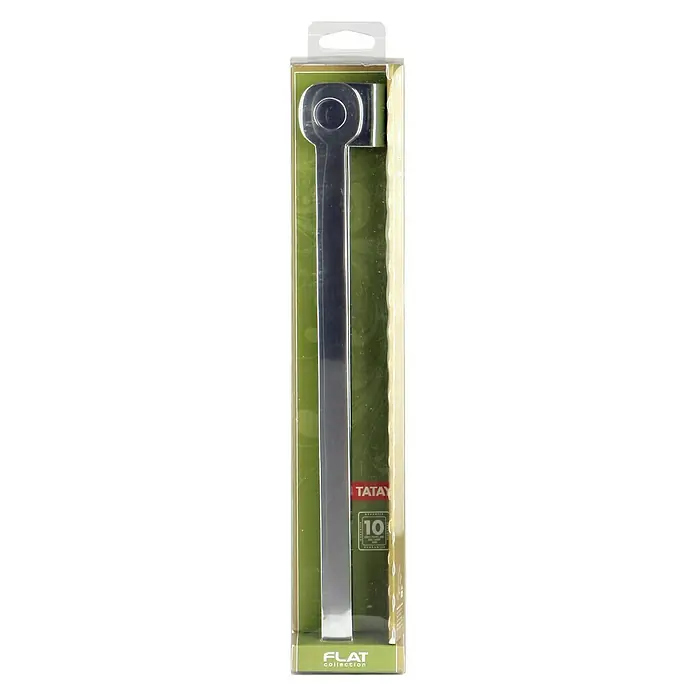 Tatay Flat Toallero de barra doble - Ancho: 36 cm, Cromo - Primer plano de un pestillo de cierre de puerta de acero inoxidable TATAY FLAT Collection, empaquetado en una caja verde con ventana transparente.