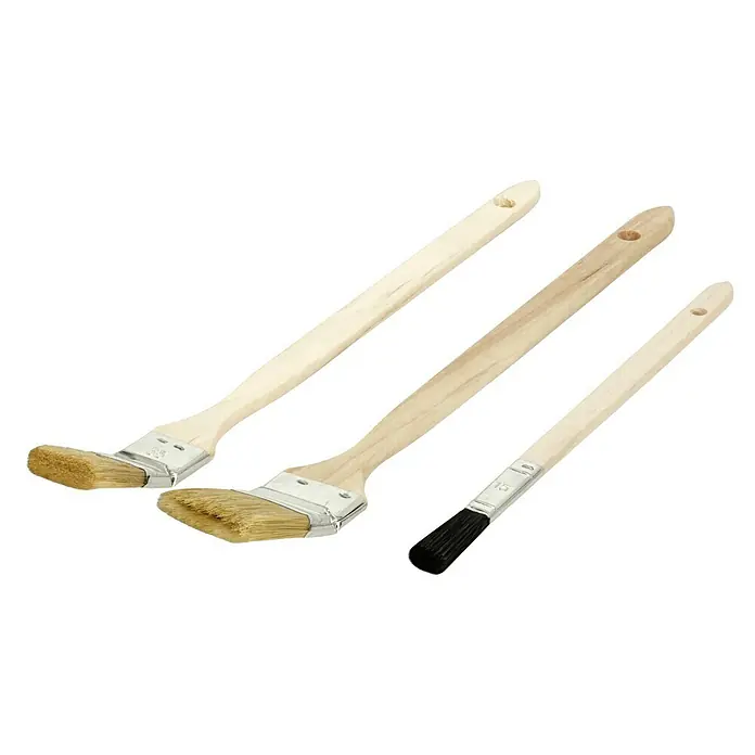 Profi-Renovier-Set - 9 -tlg. - Drei Heizkörperpinsel mit hellem Holzgriff und unterschiedlicher Pinselbreite für präzises Lackieren.