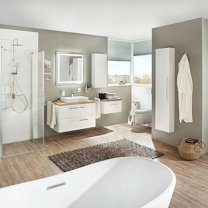 Camargue Espacio LED-Lichtspiegel Vista - 80 x 80 cm - Modernes Badezimmer mit weißer Badewanne, Waschtisch mit Holzplatte, Spiegel, Dusche und Schrank für ein stilvolles Ambiente.