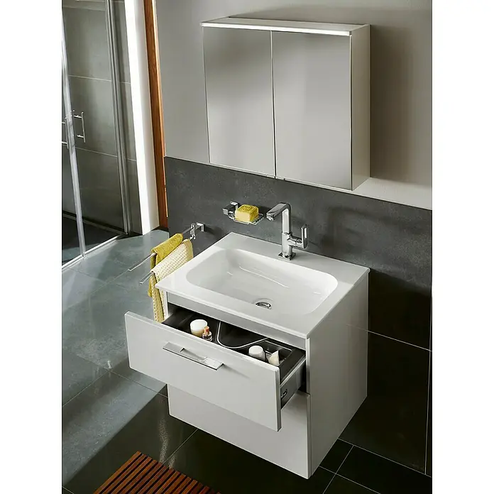 VitrA LED-Spiegelschrank - B x H: 60 x 62 cm, Mit Beleuchtung, Weiß - Bild eines modernen Waschbeckenunterschranks mit Auszug und einem Spiegelschrank im Badezimmer.