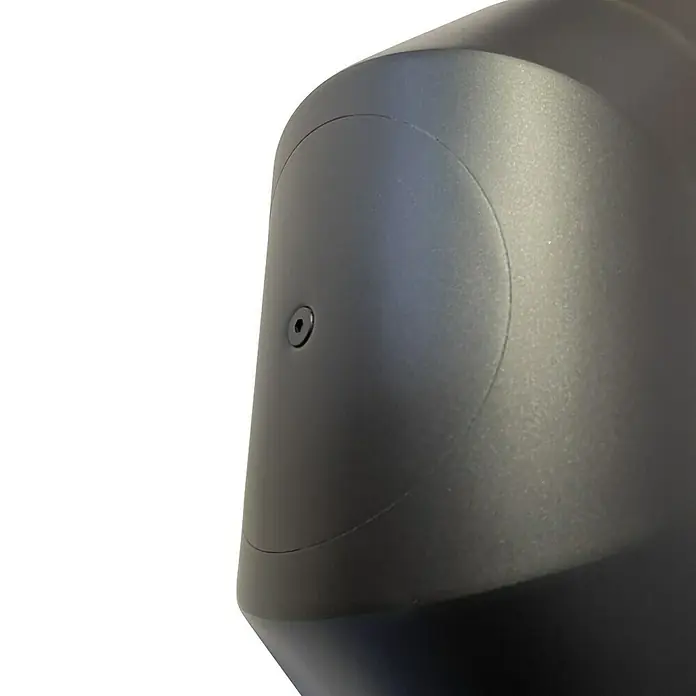Ofenrohrbogen mit Tür - Durchmesser: 150 mm, 90 °, Schwarz - Nahaufnahme einer schwarzen Sicherheitskamera mit rundem Design und einer kleinen Schraube, die Details der robusten Bauweise hervorhebt.