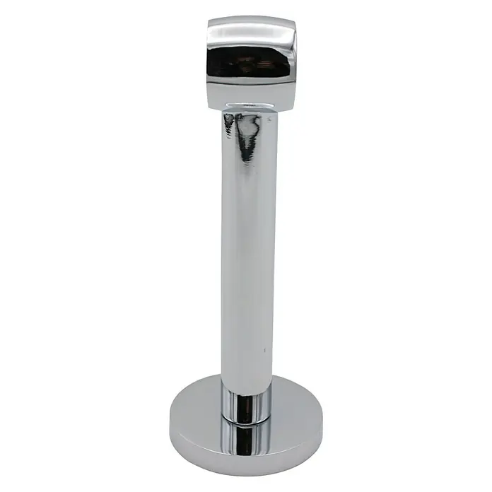 Expo Ambiente Träger Noble - Chrom, Geeignet für: Gardinenstangen Ø 20 mm, 13,5 cm - Ein glänzender, verchromter Türstopper in Nahaufnahme. Er hat eine runde Basis und einen abgerundeten Kopf.