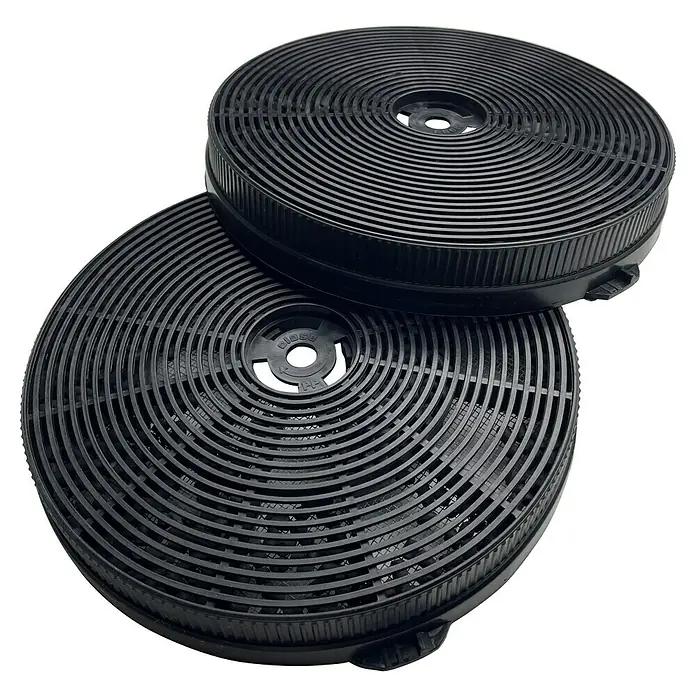 Respekta Aktivkohlefilter MIZ 1000N - Kunststoff, Gesamtstückzahl: 2 Stk., Passend für: Respekta Dunstabzugshaube CH 24060 SAM, CH 24060 WAM, CH 24090 SAM, CH 24090 WAM, CH 3100 GIS A, CH 44060 GAM, CH 44068-90 IX A, CH 44078-60 IX A, CH 44090 GAM, CH 44099 GISAM, CH 66038-60 SAM, CH 66038-60 WAM, CH 66038-90 SAM , CH 66038-90 WAM, CH 88060 S A+, CH 88060 W A+, CH 88090 S A+ & CH 88090 W A+ - Draufsicht auf zwei schwarze, runde Dunstabzugshaubenfilter aus Kohle, übereinander gestapelt. Sie sind für eine saubere Luft in der Küche wichtig.