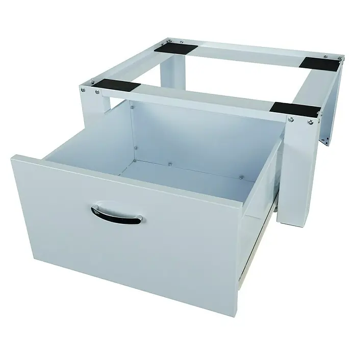 Respekta Waschmaschinenerhöhung - 54 x 63 x 31 cm, Mit Schublade, Traglast: 150 kg, Weiß - Das Bild zeigt einen weißen Waschmaschinenunterschrank mit einer Schublade, die offen steht und einen Blick ins Innere ermöglicht.