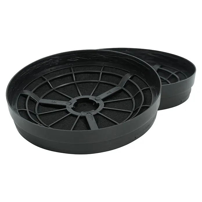 Respekta Kohlefiltermatte MIZ 0023 N - Kunststoff, 2 Stk. - Zwei schwarze runde Dunstabzugshaubenfilter mit einem schwarzen Netz, das das Filtermaterial an Ort und Stelle hält.