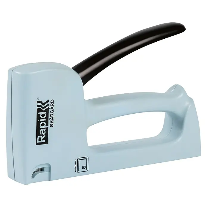 Rapid Handtacker - Feindrahtklammer Typ 53, 4 mm - 10 mm, Blau - Ein hellblauer Rapid Skärgård Handtacker mit schwarzem Griff zum Befestigen von Stoffen, Leder oder Pappe mit Klammern.