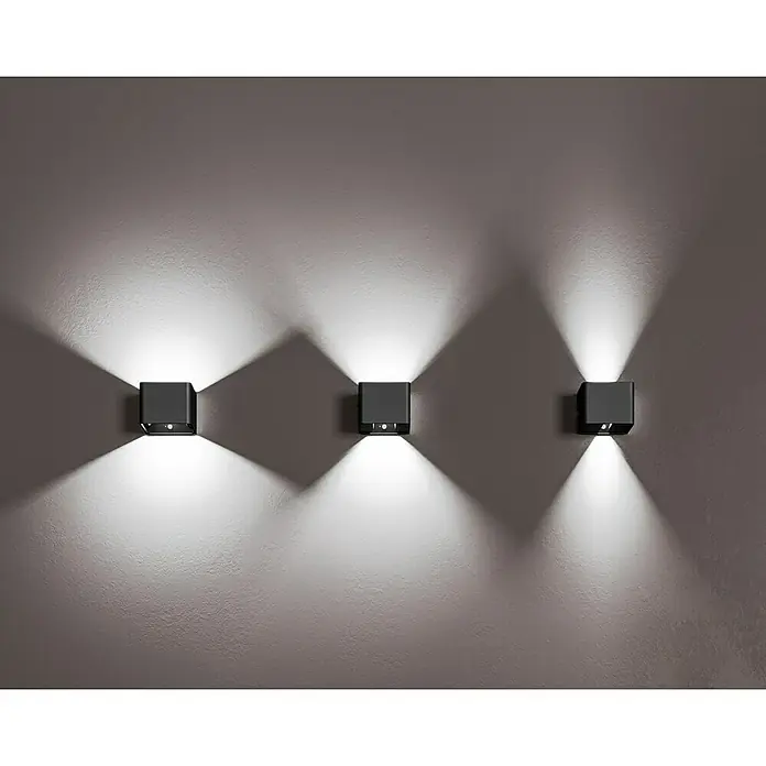 Lavida Aplique de pared con batería Lucca - L x An x Al: 10 x 10 x 8 cm, 1,2 W, Negro, Blanco cálido - Tres apliques de pared metálicos negros en forma de cubo modernos, que proyectan una luz cálida en la pared. Diseño minimalista para iluminación ambiental.