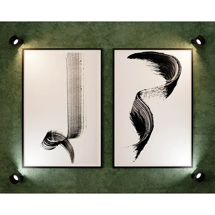 Lavida Akku-Wandleuchte Novara - L x B x H: 9,25 x 7,6 x 4,5 cm, 2 W, Schwarz, Mehrfarbig, Rund - Zwei gerahmte, abstrakte Kunstwerke mit schwarzen Pinselstrichen an einer grünen Wand, beleuchtet von vier Scheinwerfern.