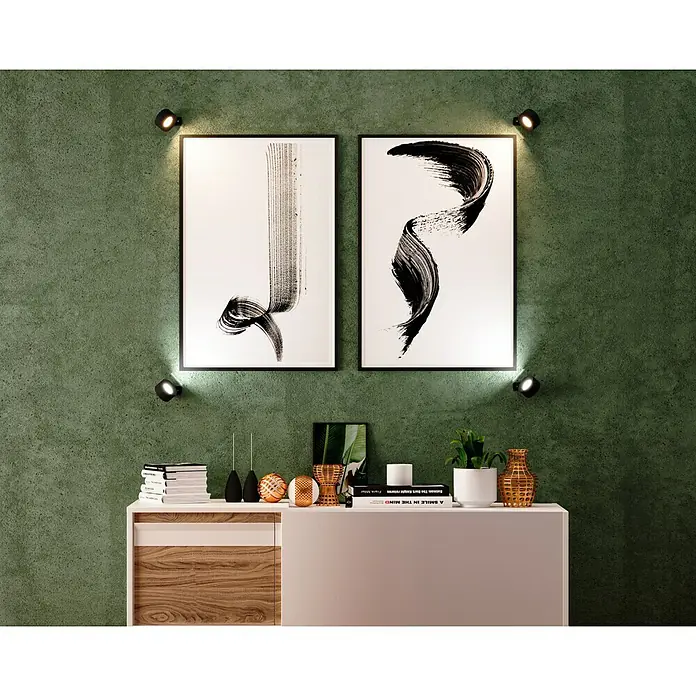 Lavida Akku-Wandleuchte Novara - L x B x H: 9,25 x 7,6 x 4,5 cm, 2 W, Schwarz, Mehrfarbig, Rund - Elegante Wandkunst: Zwei gerahmte abstrakte Pinselstrichdrucke mit moderner Kommode und dekorativen Akzenten unter akzentuierter Beleuchtung.