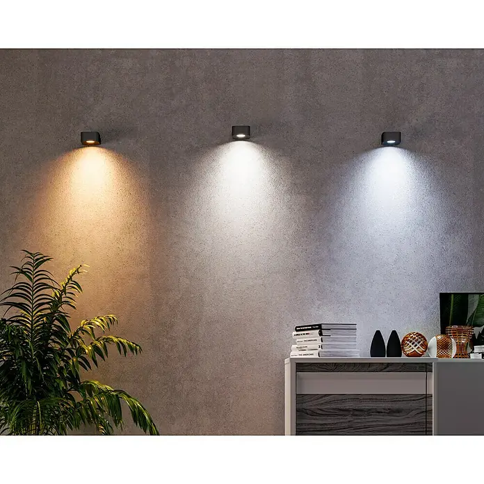 Lavida Akku-Wandleuchte Mirano - L x B x H: 9,25 x 7,65 x 4,5 cm, 2 W, Schwarz, Mehrfarbig, Eckig - Dieses Bild zeigt drei LED-Wandleuchten mit unterschiedlichen Farbtemperaturen, die an einer grauen Wand montiert sind und ein modernes Ambiente erzeugen.