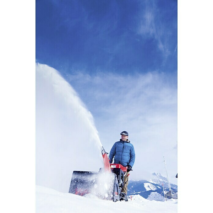 AL-KO Benzin-Schneefräse SnowLine 700 E7,8 kW, Arbeitsbreite: 70 cm Use Shot