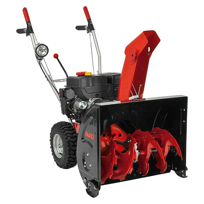 AL-KO SnowLine Benzin-Schneefräse 620 E II - 4,4 kW, 212 cm³, Arbeitsbreite: 62 cm - Eine Schneefräse der Marke AL-KO, perfekt für die Schneeräumung im Winter, mit rotem Auswurfschacht und robusten Reifen für den Einsatz.