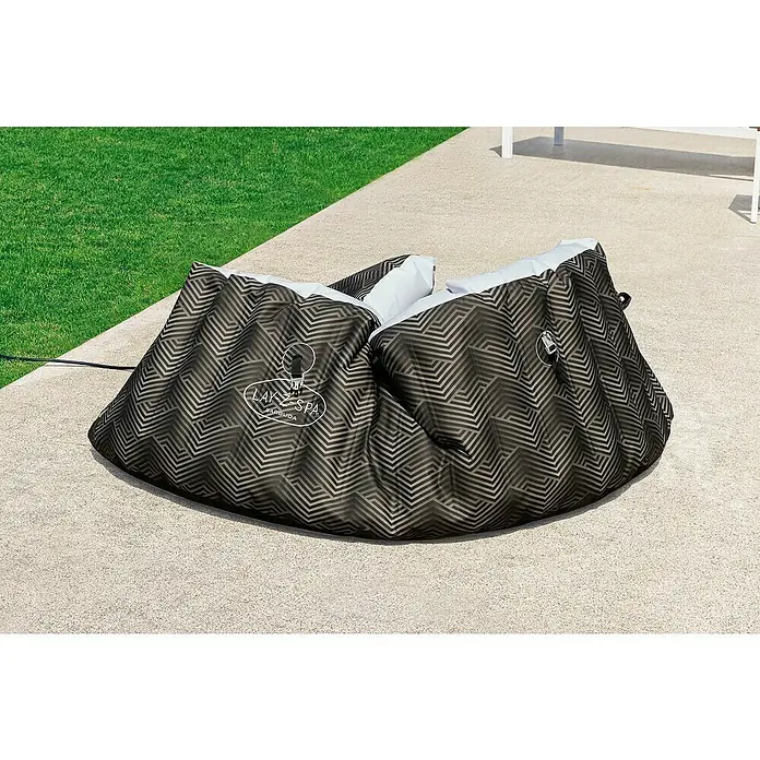 Bestway Lay-Z-Spa Mobil-Whirlpool Barbuda AirJet - Ø x H: 180 x 66 cm, Grau, 669 l - Nahaufnahme eines Lay-Z-Spa Whirlpools mit geometrischem Muster auf einer Terrasse, der zum Entspannen einlädt.