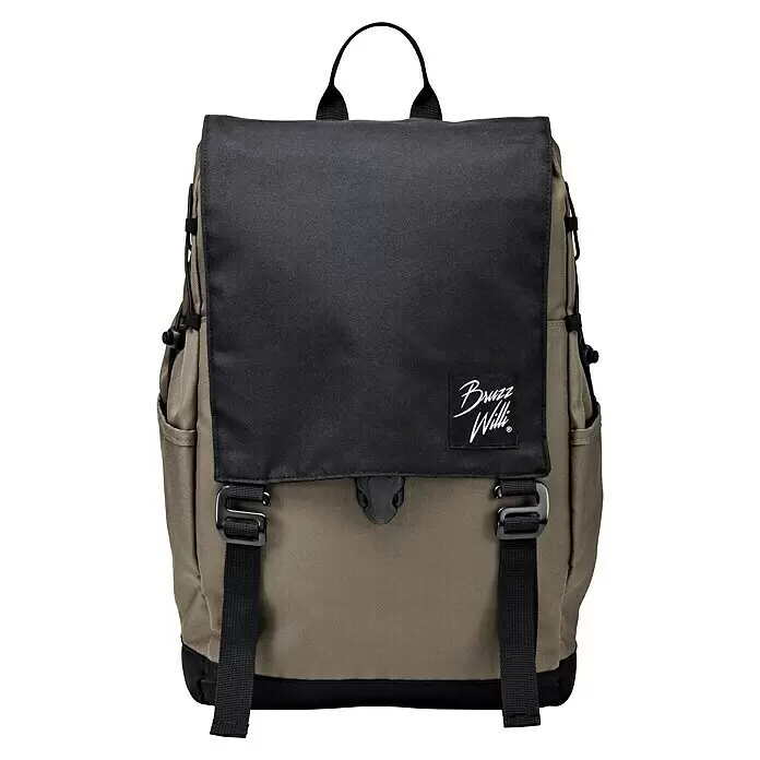 Bruzz Willi Gasgrill BW 1.1 - Wander Edition - Grillfläche (B x T): 39 x 19,5 cm, 3,5 kW, Anzahl Brenner: 1 Stk. - Olivgrüner und schwarzer Stoffrucksack mit Frontklappe, verstellbaren Schnallen und „Bruzz Willi“-Logo.