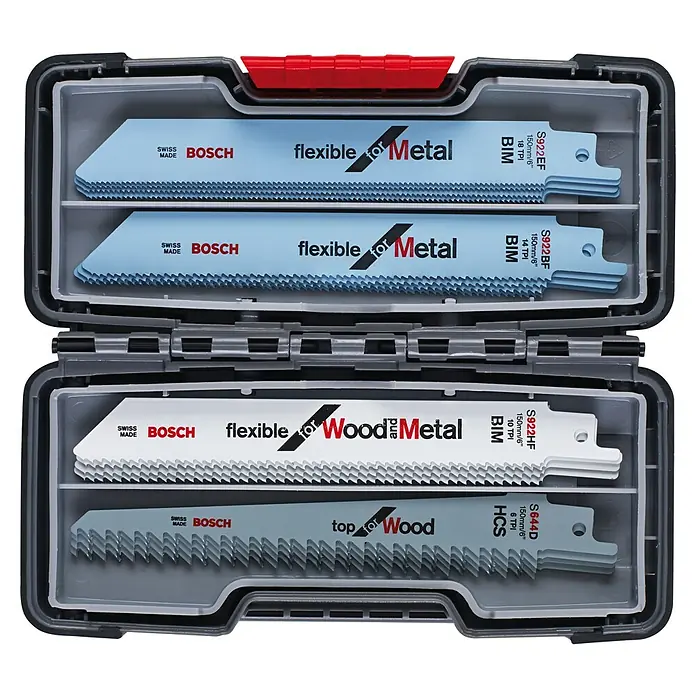 Bosch Säbelsägeblatt-Set - 20 -tlg. - Eine geöffnete Werkzeugkiste mit verschiedenen Bosch Säbelsägeblättern für Holz und Metall, übersichtlich sortiert.