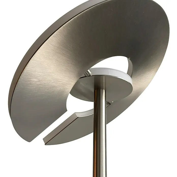 Fischer & Honsel Dent LED-Stehleuchte - 45 W, Höhe: 180 cm, Nickel, Mehrfarbig, 2 Stk. - Nahaufnahme einer modernen Stehlampe mit kreisförmigem, silbernem Lampenschirm und einem schlanken, metallischen Ständer.
