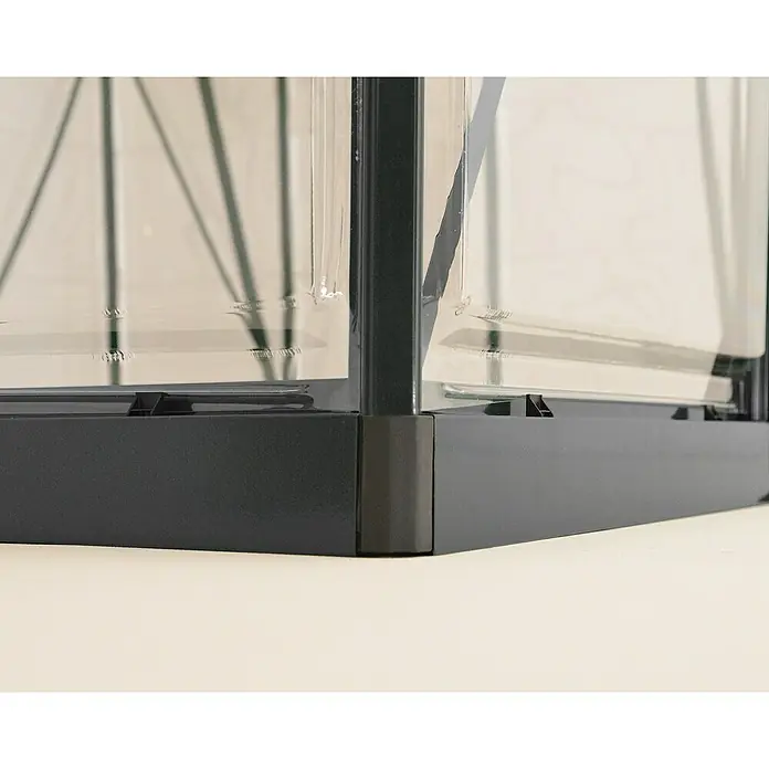 Palram – Canopia Invernadero Harmony - Medidas ext. (An x Pr): 185 x 126 cm, Gris/Transparente, Área: 2,3 m² - Primer plano de una esquina robusta de un invernadero antracita, prometiendo durabilidad y protección.