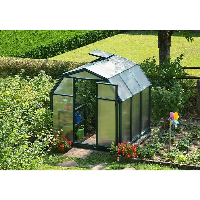 Palram – Canopia Invernadero Eco Grow - Medidas ext. (An x Pr): 204 x 197 cm, 6 mm, Verde - Invernadero con la puerta abierta, rodeado de vegetación. Ideal para jardineros aficionados, ofrece protección y condiciones óptimas.