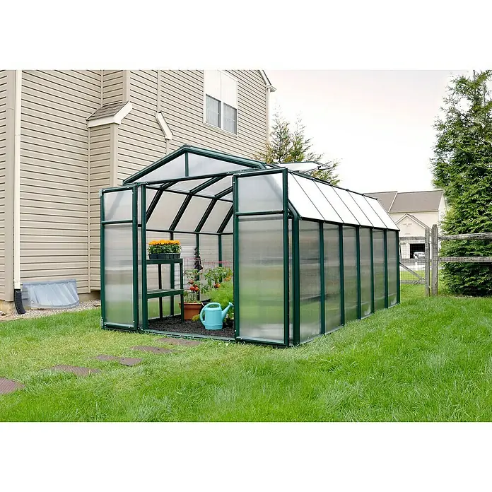 Palram – Canopia Invernadero Hobby Gardener - Medidas ext. (An x Pr): 266 x 391 cm, 6 mm, Verde - Un invernadero verde en el jardín, lleno de plantas y una estantería con flores. Un gran lugar para cultivar verduras y flores.