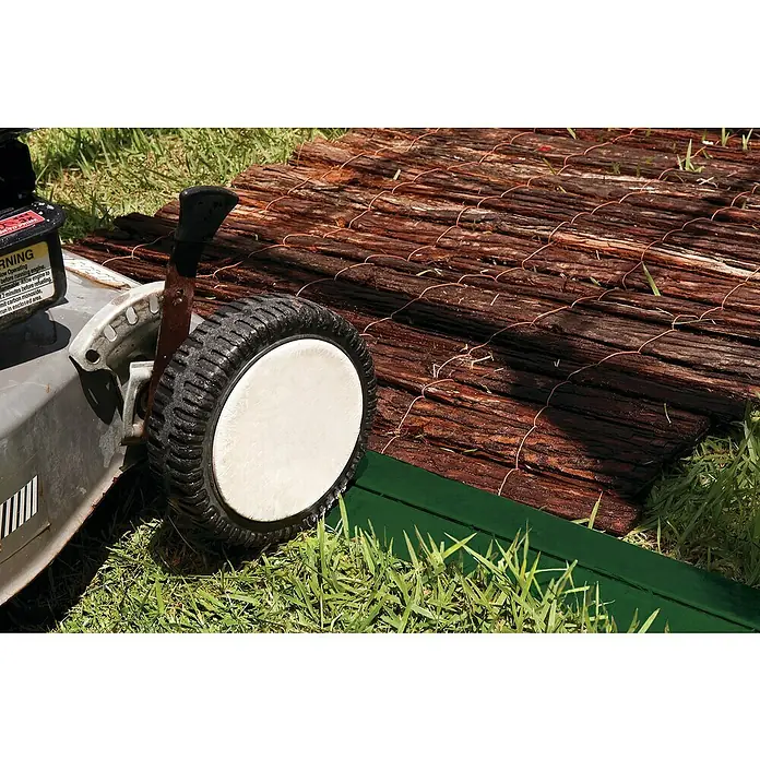 Palram – Canopia Invernadero Balance - Medidas ext. (An x Pr): 244 x 607 cm, 0,7 mm, Verde - Primer plano de una cortadora de césped junto a un jardín con una estera de mantillo, que ofrece una solución de jardín natural y práctica.