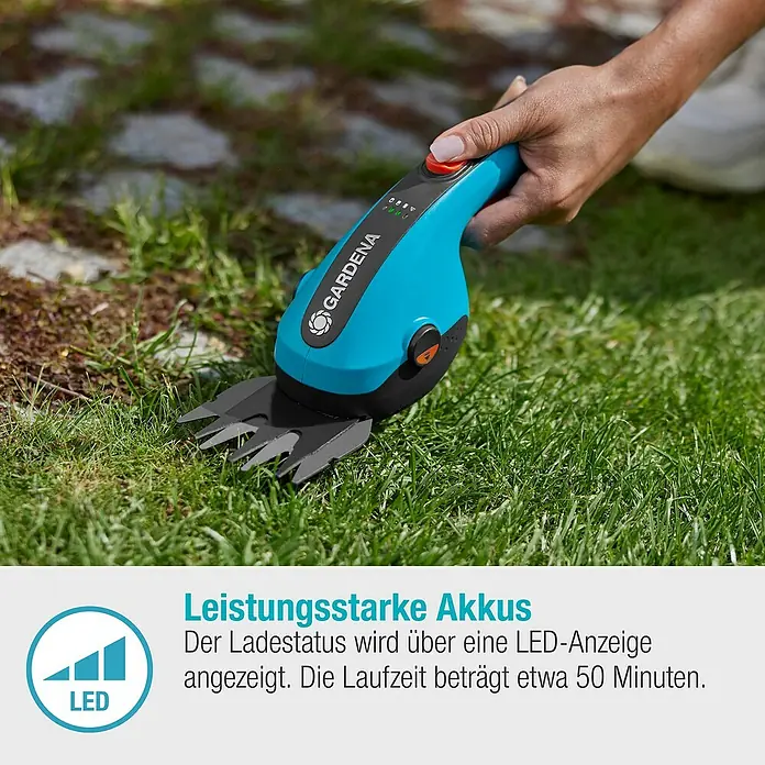 Gardena ClassicCut Akku-Grasschere Li - 3,6 V, 1 Akku, Schwertbreite: 8 cm - Das Bild zeigt eine GARDENA Akku-Grasschere, die von einer Hand bedient wird. Im Vordergrund ist der Schneidkopf zu sehen.